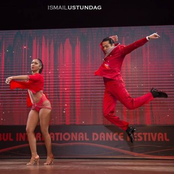 Adolfo Indacochea & Tania Cannarsa